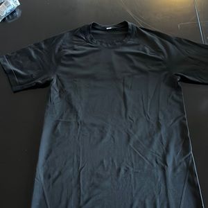 Euc mens lululemon metal vent short sleeve xs - black